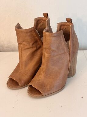 Qupid Peep Toe Vegan Leather Booties Stacked Heel, Camel, Sz 6.5